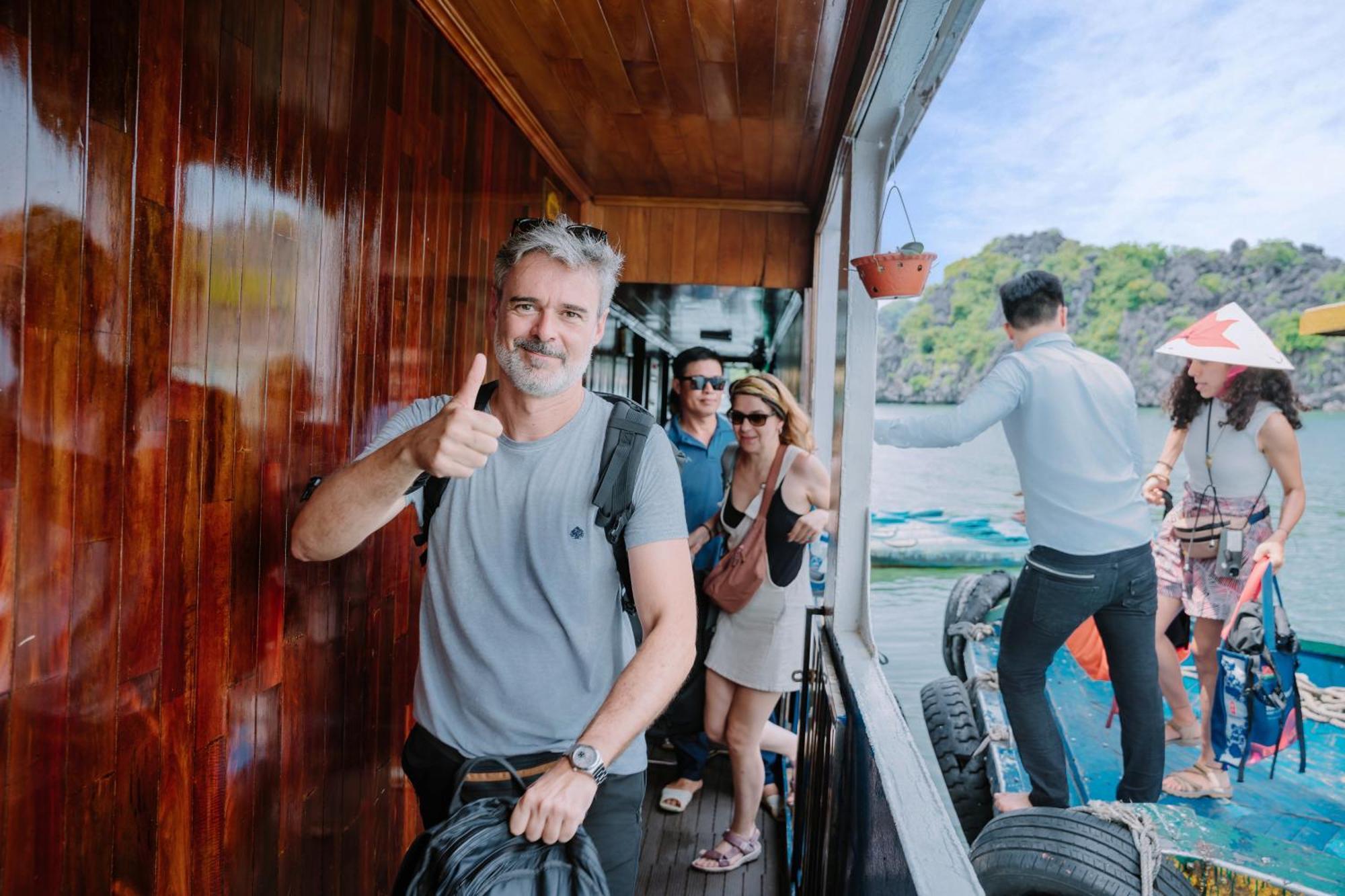 ホテル Venezia Cruises ハロン エクステリア 写真